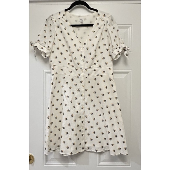 GAP Dresses & Skirts - GAP White Dress floral puff sleeve lined button Fit Flare Beach Summer Work 10
